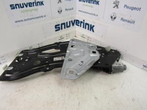 Gebruikte Raammechaniek 2Deurs links-achter Peugeot 207 CC (WB) 1.6 16V Prijs € 44,98 Margeregeling aangeboden door Snuverink Autodemontage