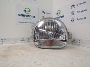 Gebruikte Rechter Koplamp Renault Twingo (C06) 1.2 Prijs € 10,33 Margeregeling aangeboden door Snuverink Autodemontage