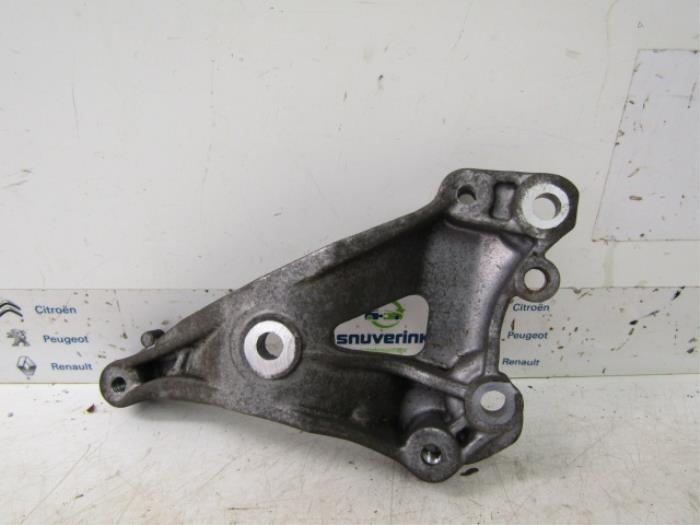Gebruikte Dynamosteun boven Peugeot 308 (4A/C) 1.6 VTI 16V Prijs € 24,98 Margeregeling aangeboden door Snuverink Autodemontage