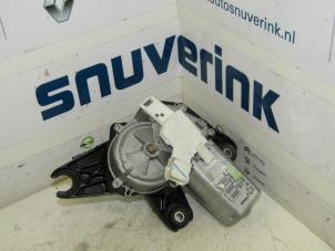 Gebruikte Ruitenwisserarm achter Renault Twingo II (CN) 1.2 16V LEV Prijs € 35,00 Margeregeling aangeboden door Snuverink Autodemontage