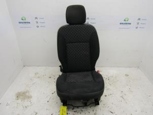 Gebruikte Voorstoel rechts Renault Kangoo Express (FW) 1.5 dCi 90 FAP Prijs € 90,75 Inclusief btw aangeboden door Snuverink Autodemontage