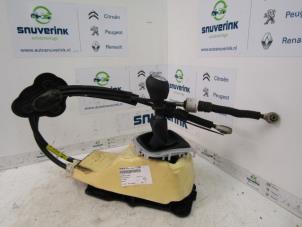 Gebruikte Versnellingspook Renault Megane III Berline (BZ) 1.4 16V TCe 130 Prijs € 30,00 Margeregeling aangeboden door Snuverink Autodemontage