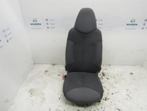Gebruikte Voorstoel links Peugeot 107 1.0 12V Prijs € 70,00 Margeregeling aangeboden door Snuverink Autodemontage
