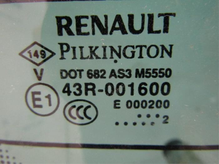 Ruit achter van een Renault Laguna III Estate (KT) 1.5 dCi 110 2012