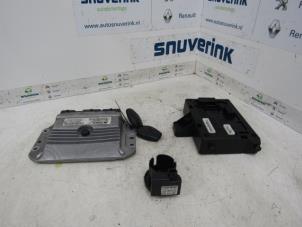 Gebruikte Computer Motormanagement Renault Clio III (BR/CR) 1.6 16V Prijs € 124,98 Margeregeling aangeboden door Snuverink Autodemontage