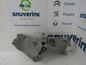 Gebruikte Dynamosteun boven Renault Clio IV (5R) 1.5 Energy dCi 90 FAP Prijs € 40,00 Margeregeling aangeboden door Snuverink Autodemontage