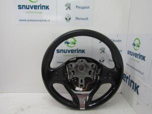 Gebruikte Stuurwiel Renault Clio IV Estate/Grandtour (7R) 1.5 Energy dCi 90 FAP Prijs € 74,98 Margeregeling aangeboden door Snuverink Autodemontage