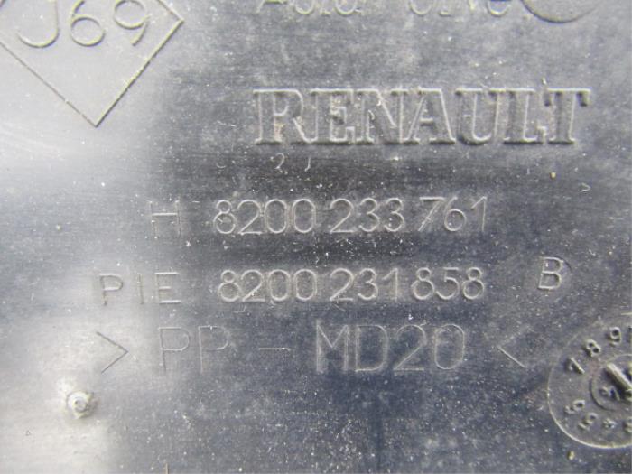 Resonantiehuis van een Renault Megane II CC (EM) 2.0 16V 2004