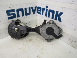 Gebruikte Spanrol Multiriem Peugeot 207 CC (WB) 1.6 16V Prijs € 63,75 Margeregeling aangeboden door Snuverink Autodemontage