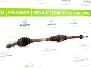 Gebruikte Aandrijfas rechts-voor Peugeot 206 (2A/C/H/J/S) 1.4 XR,XS,XT,Gentry Prijs € 55,00 Margeregeling aangeboden door Snuverink Autodemontage