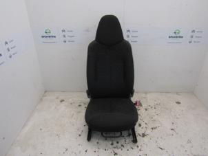 Gebruikte Voorstoel rechts Peugeot 107 1.0 12V Prijs € 70,00 Margeregeling aangeboden door Snuverink Autodemontage