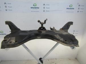 Gebruikte Subframe Peugeot 206 CC (2D) 2.0 16V Prijs € 67,50 Margeregeling aangeboden door Snuverink Autodemontage