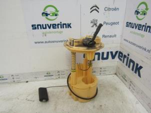 Gebruikte Tank element Pomp Renault Clio III (BR/CR) 1.5 dCi 85 Prijs € 35,00 Margeregeling aangeboden door Snuverink Autodemontage