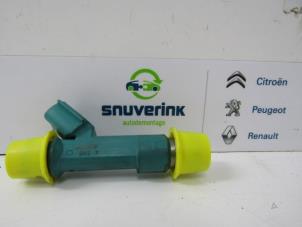 Gebruikte Injector (benzine injectie) Peugeot 107 1.0 12V Prijs € 30,00 Margeregeling aangeboden door Snuverink Autodemontage