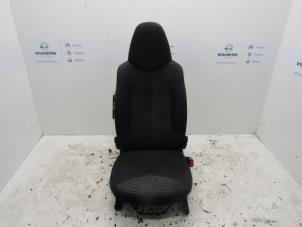 Gebruikte Voorstoel rechts Peugeot 107 1.0 12V Prijs € 60,00 Margeregeling aangeboden door Snuverink Autodemontage