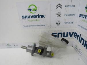 Gebruikte Hoofdremcilinder Citroen Jumpy (G9) 1.6 HDI Prijs op aanvraag aangeboden door Snuverink Autodemontage