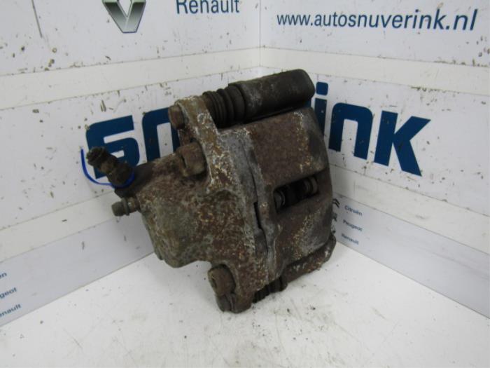 Gebruikte Remklauw (Tang) links-voor Renault Twingo (C06) 1.2 16V Prijs € 14,98 Margeregeling aangeboden door Snuverink Autodemontage