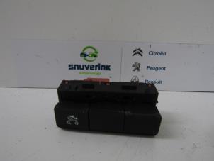 Gebruikte PDC Schakelaar Citroen Jumpy (G9) 2.0 HDiF 16V 125 Prijs op aanvraag aangeboden door Snuverink Autodemontage