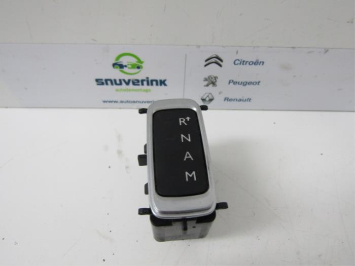 Gebruikte Display Interieur Peugeot 508 (8D) 2.0 Hybrid4 16V Prijs € 38,10 Inclusief btw aangeboden door Snuverink Autodemontage
