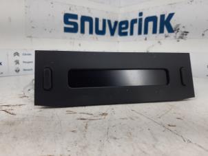 Gebruikte Display Interieur Peugeot 206+ (2L/M) 1.4 XS Prijs € 24,99 Margeregeling aangeboden door Snuverink Autodemontage