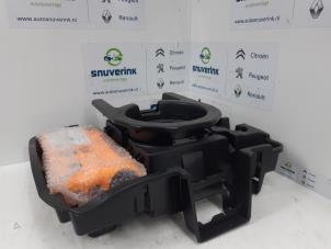 Gebruikte Reservewielbak Peugeot 2008 (CU) 1.2 Vti 12V PureTech 82 Prijs € 29,99 Margeregeling aangeboden door Snuverink Autodemontage