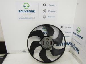 Gebruikte Koelvin Motor Renault Laguna II Grandtour (KG) 1.8 16V Prijs € 10,33 Margeregeling aangeboden door Snuverink Autodemontage