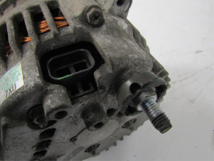 Alternator van een Renault Mascott 3.0 DXi 16V 2008