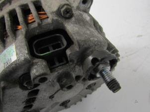 Alternator van een Renault Mascott 3.0 DXi 16V 2008