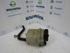 Gebruikte Stuurbekrachtiging Olie Reservoir Renault Mascott 3.0 DXi 16V Prijs op aanvraag aangeboden door Snuverink Autodemontage