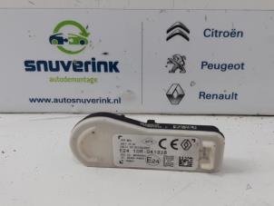 Gebruikte Bandenspanningsensor Renault Captur (2R) 0.9 Energy TCE 12V Prijs € 25,00 Margeregeling aangeboden door Snuverink Autodemontage