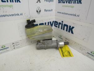 Gebruikte Hoofdremcilinder Renault Scénic I (JA) 2.0 16V IDE Prijs € 30,00 Margeregeling aangeboden door Snuverink Autodemontage