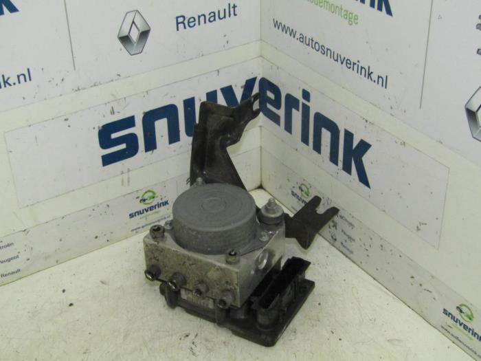 Gebruikte ABS Pomp Renault Clio III Estate/Grandtour (KR) 1.2 16V TCE 100 Prijs € 39,98 Margeregeling aangeboden door Snuverink Autodemontage