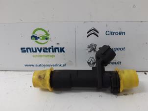 Gebruikte Injector (benzine injectie) Peugeot 807 2.0 16V Prijs op aanvraag aangeboden door Snuverink Autodemontage