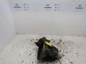 Gebruikte Versnellingsbak Renault Clio II (BB/CB) 1.4 Prijs op aanvraag aangeboden door Snuverink Autodemontage