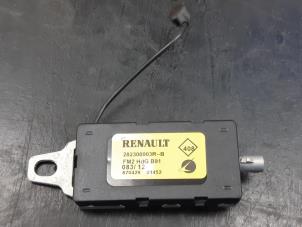 Gebruikte Antenne Versterker Renault Megane III Coupe (DZ) 2.0 16V TCe 180 Prijs € 35,00 Margeregeling aangeboden door Snuverink Autodemontage