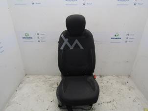 Gebruikte Voorstoel rechts Renault Captur (2R) 1.5 Energy dCi 90 FAP Prijs € 90,00 Margeregeling aangeboden door Snuverink Autodemontage