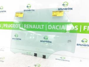 Gebruikte Deurruit 4Deurs links-achter Renault Captur (2R) 1.5 Energy dCi 90 FAP Prijs € 50,00 Margeregeling aangeboden door Snuverink Autodemontage