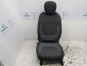 Gebruikte Voorstoel links Renault Captur (2R) 1.5 Energy dCi 90 FAP Prijs € 135,00 Margeregeling aangeboden door Snuverink Autodemontage