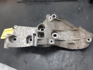 Gebruikte Dynamosteun boven Renault Modus/Grand Modus (JP) 1.4 16V Prijs € 25,33 Margeregeling aangeboden door Snuverink Autodemontage