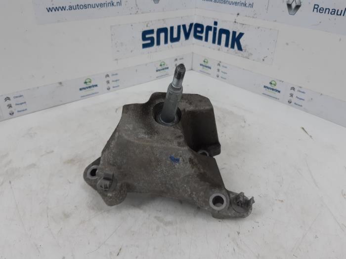 Gebruikte Versnellingsbak Steun Renault Laguna III (BT) 2.0 16V Prijs € 19,99 Margeregeling aangeboden door Snuverink Autodemontage