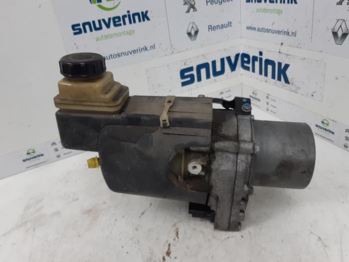 Gebruikte Servopomp Renault Laguna III (BT) 2.0 16V Prijs € 89,99 Margeregeling aangeboden door Snuverink Autodemontage