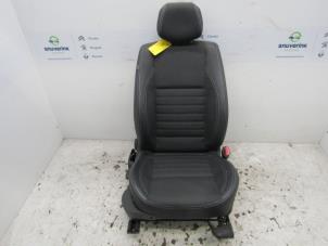 Gebruikte Voorstoel rechts Renault Laguna III (BT) 2.0 16V Prijs € 75,00 Margeregeling aangeboden door Snuverink Autodemontage