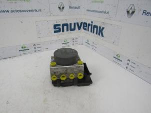 Gebruikte ABS Pomp Renault Scénic II (JM) 1.6 16V Prijs € 89,99 Margeregeling aangeboden door Snuverink Autodemontage