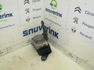 Gebruikte ABS Pomp Renault Scénic II (JM) 2.0 16V Prijs € 89,99 Margeregeling aangeboden door Snuverink Autodemontage