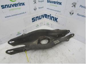 Gebruikte Draagarm links-achter Mercedes C (W205) C-180 1.6 16V Prijs € 44,99 Margeregeling aangeboden door Snuverink Autodemontage