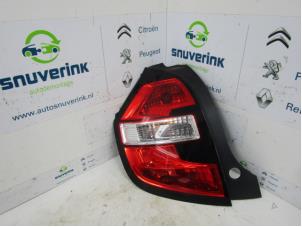 Gebruikte Achterlicht links Renault Twingo III (AH) 1.0 SCe 70 12V Prijs € 50,00 Margeregeling aangeboden door Snuverink Autodemontage