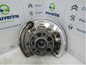 Gebruikte Asschenkel links-achter Mercedes C (W205) C-180 1.6 16V Prijs € 31,50 Margeregeling aangeboden door Snuverink Autodemontage