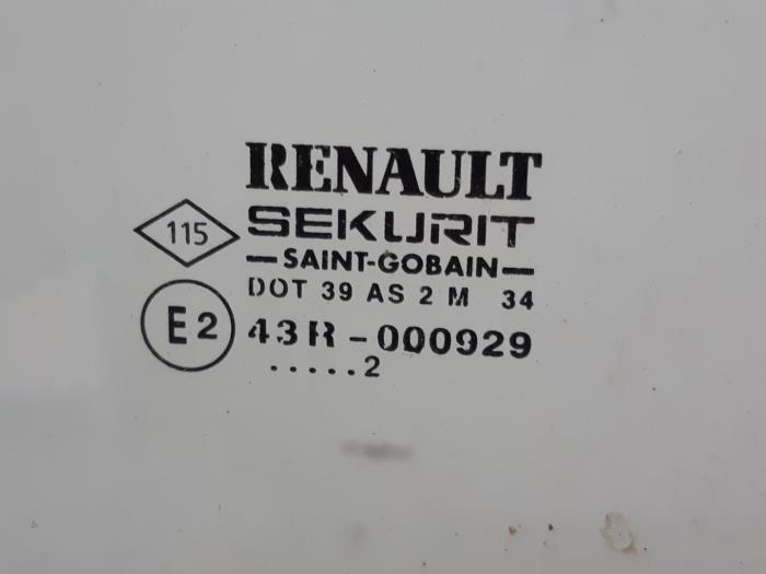 Deurruit 2Deurs links van een Renault Megane 2002