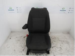 Gebruikte Voorstoel links Peugeot 5008 I (0A/0E) 1.6 HDiF 16V Prijs € 100,00 Margeregeling aangeboden door Snuverink Autodemontage