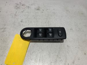 Gebruikte Schakelblok ruiten Renault Captur (2R) 0.9 Energy TCE 12V Prijs € 44,99 Margeregeling aangeboden door Snuverink Autodemontage